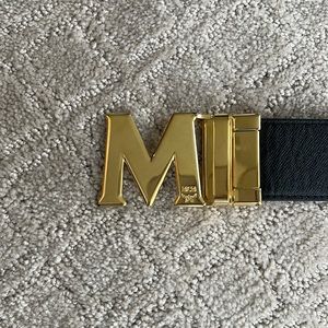 MCM Reversible belt! Solid black and red
